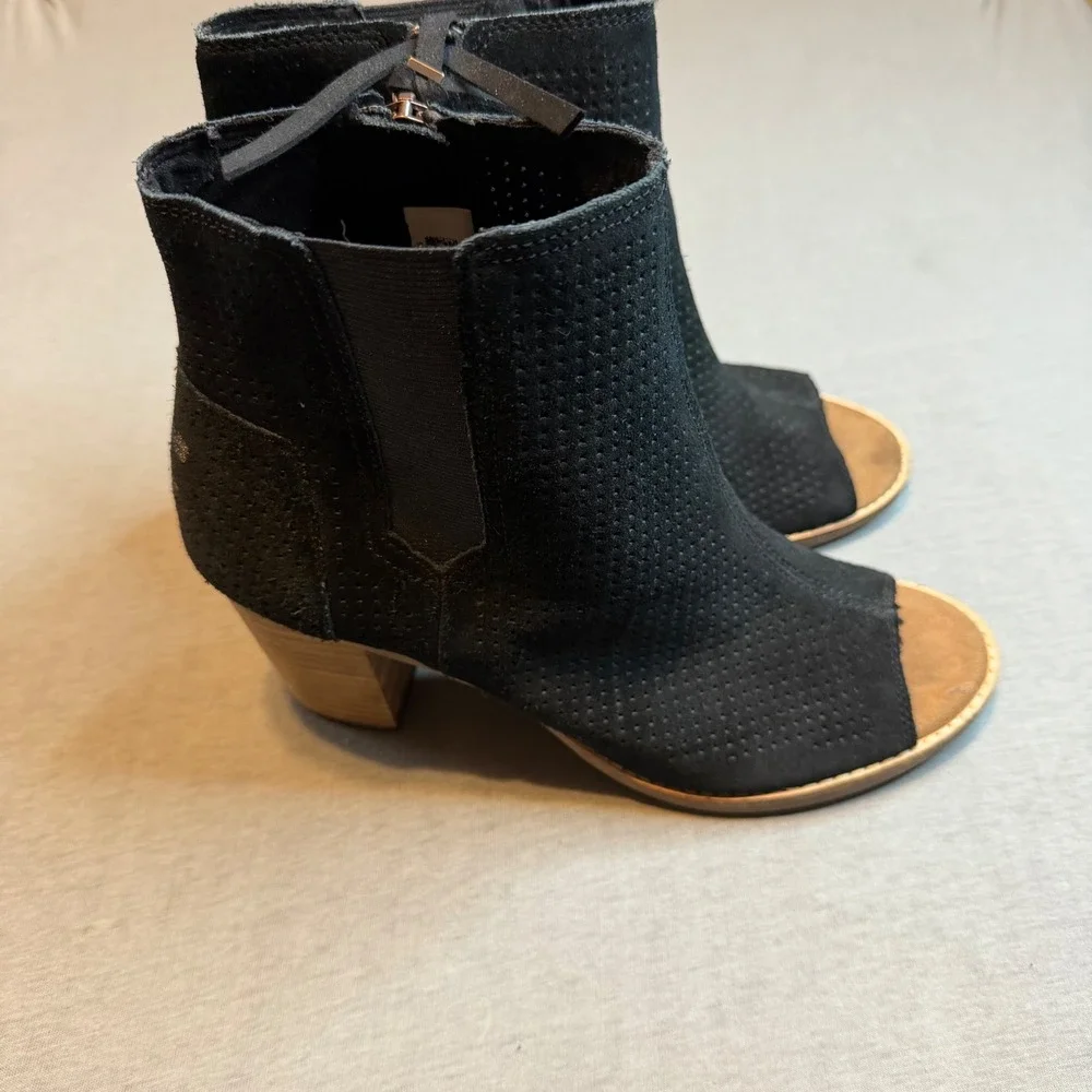 TOMS Majorca Black Suede Perforated Peep Toe Ankle Booties Block Heel Size 9